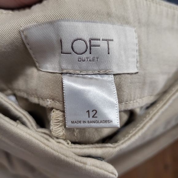 Loft Womens Size 12 Khaki Shorts - Picture 3 of 3